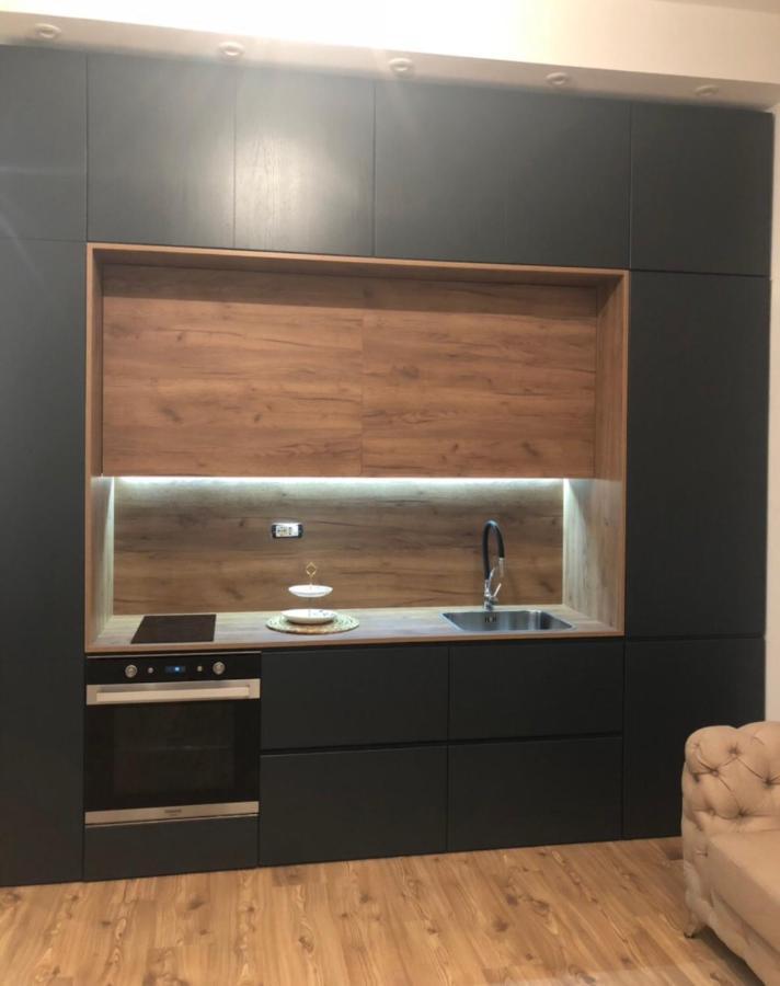 The Laurels - City Center Apartment Tirana Esterno foto