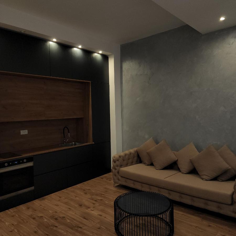 The Laurels - City Center Apartment Tirana Esterno foto